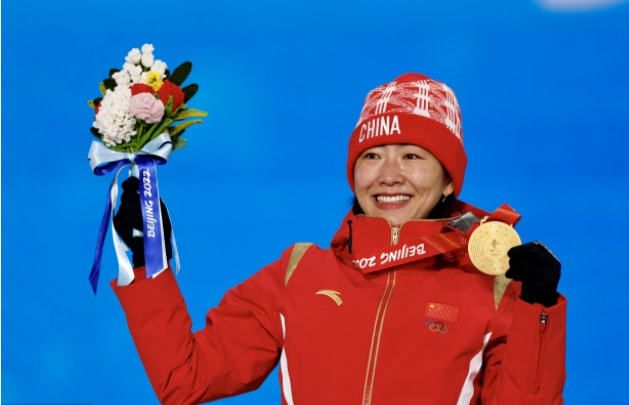 2002年角逐戛纳电影节金棕榈奖的《任逍遥》，依然体现出贾樟柯一贯的写实手法。